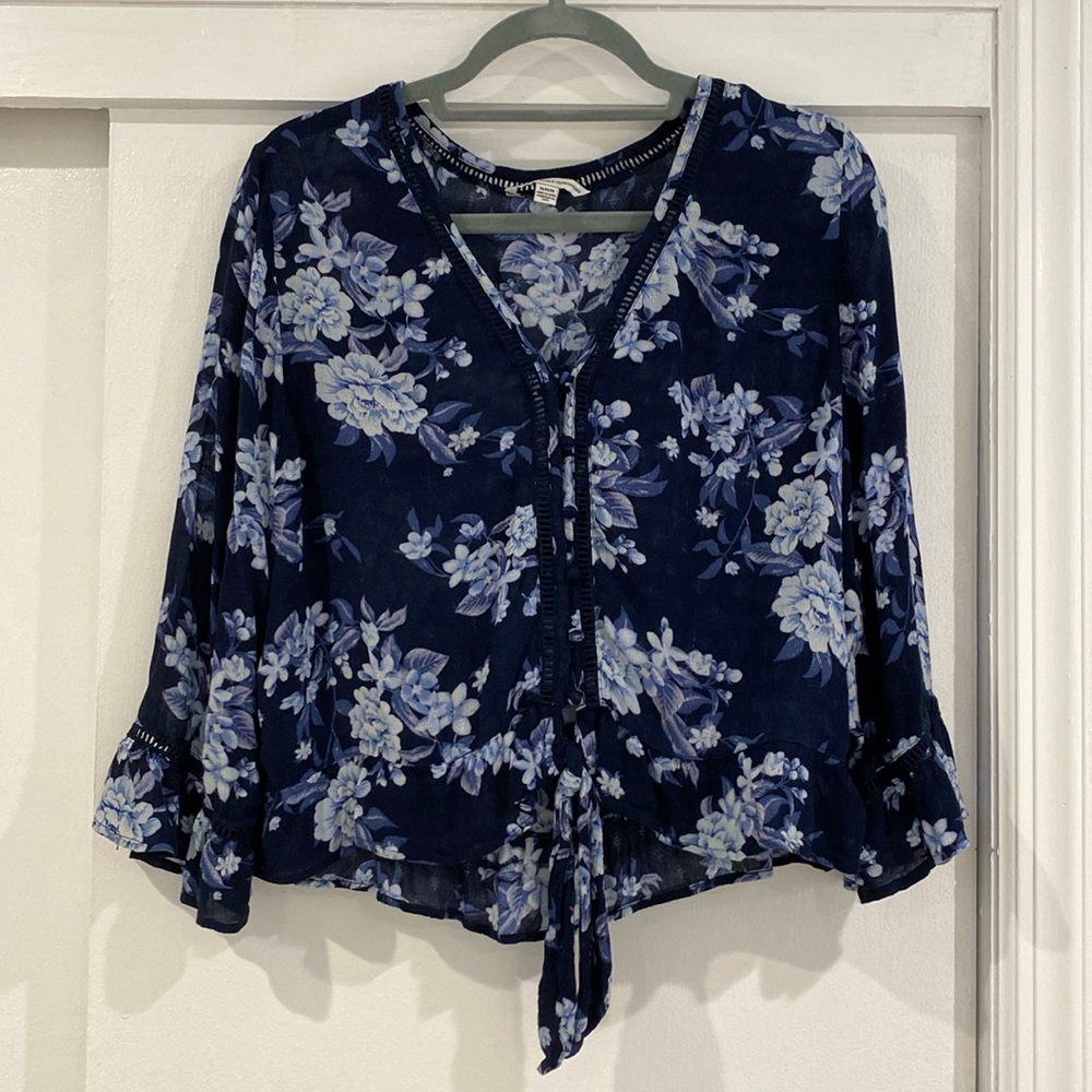 American Eagle navy blue floral top